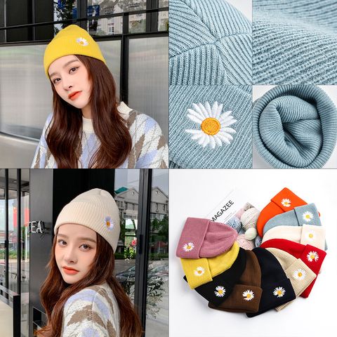 Unisex Basic Daisy Embroidery Eaveless Wool Cap