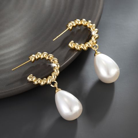 1 Pair Elegant Retro C Shape Water Droplets Plating Inlay Copper Alloy Artificial Pearls 14k Gold Plated Drop Earrings
