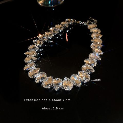 Elegante Lujoso Estilo Clásico Geométrico Latón Enchapado Embutido Cristal Artificial Chapado En Oro De 14 Quilates. Collar