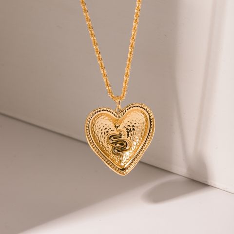 304 Stainless Steel 18K Gold Plated Retro Heart Shape Pendant Necklace