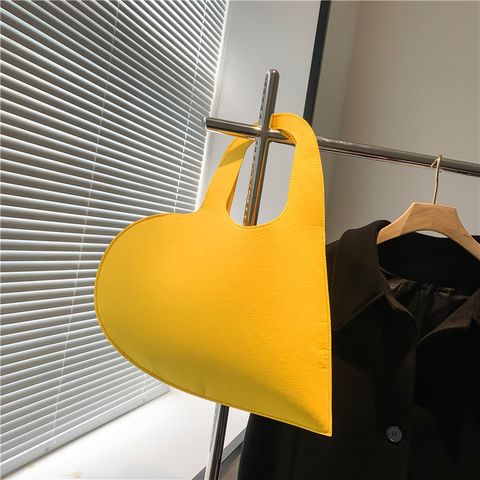 Women's Small Felt Cloth Solid Color Classic Style Streetwear Heart-shaped Zipper Handbag
