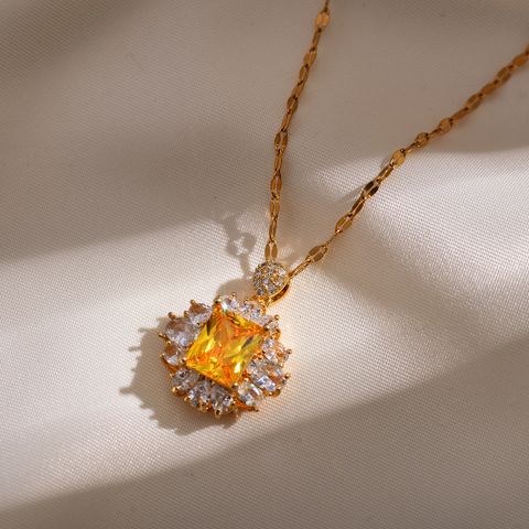 Elegant Floral Rhinestone Copper Artificial Diamond Pendant Necklace In Bulk