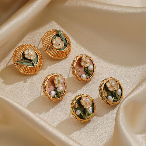 1 Pair Elegant Classical Vintage Style Flower Plating Hollow Out Inlay Freshwater Pearl Copper Pearl 18k Gold Plated Ear Studs