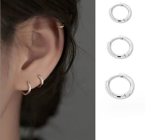 1 Paar Einfacher Stil Geometrisch Einfarbig Überzug Sterling Silber Reif Ohrringe