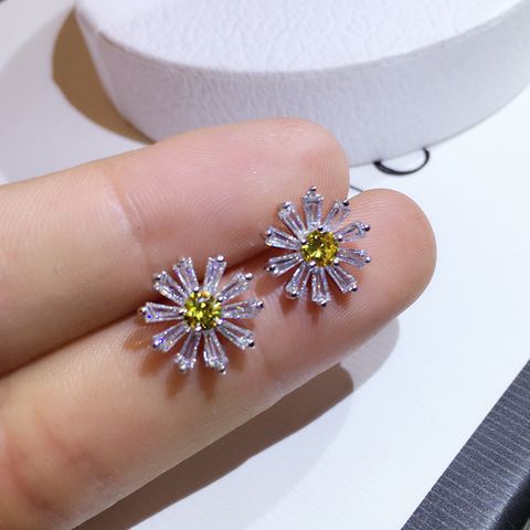1 Pair Simple Style Daisy Plating Inlay Copper Zircon 18k Gold Plated Ear Studs
