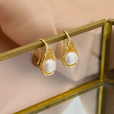 1 Pair Simple Style Commute Solid Color Plating Inlay Freshwater Pearl Copper Pearl 18k Gold Plated Drop Earrings