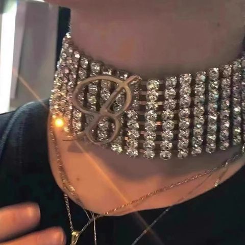 Glamour Retro Lujoso Letra Aleación Enchapado Embutido Diamantes De Imitación Chapado En Oro Plateado Mujeres Gargantilla