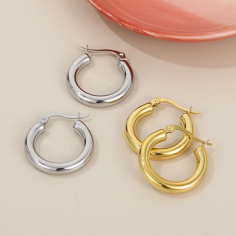 1 Paar Einfacher Stil Geometrisch Einfarbig Überzug Titan Stahl 18 Karat Vergoldet Reif Ohrringe