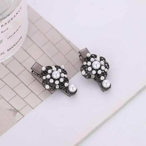 Women's Simple Style Solid Color Metal Inlaid Pearls Hair Clip