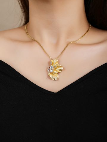 Elegant Original Design Simple Style Flower Petal Copper Plating Inlay Zircon 18k Gold Plated Pendant Necklace