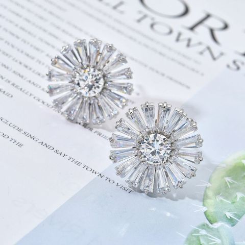 1 Pair Sweet Shiny Flower Plating Inlay Copper Zircon White Gold Plated Ear Cuffs Ear Studs