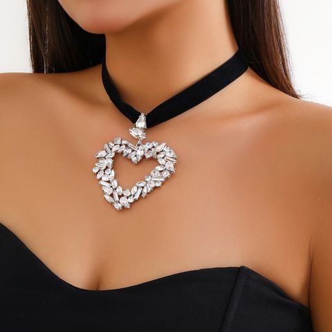 Exaggerated Luxurious Shiny Heart Shape Alloy Flannel Inlay Rhinestones Women's Pendant Necklace