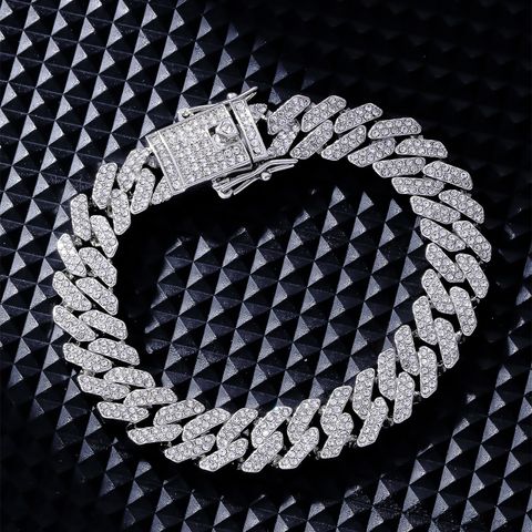 Kupfer Versilbert Hip Hop Felsen Einfacher Stil Überzug Metallknopf Inlay Twist Strasssteine Armbänder
