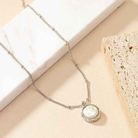 Elegant Retro Round Alloy Plating Inlay Artificial Pearls Women's Pendant Necklace