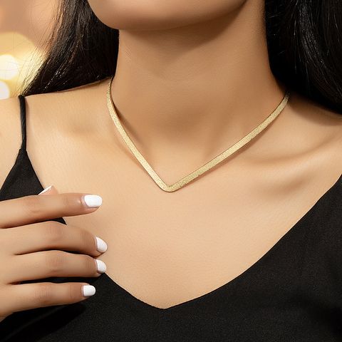 Elegant Simple Style V Shape Alloy Plating Gold Plated Women's Choker
