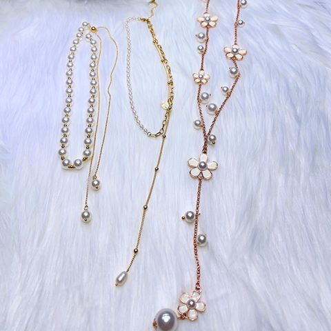 Elegant Flower Copper Alloy Inlay Pearl Pendant Necklace Sweater Chain
