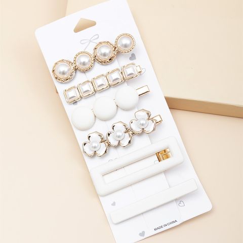 Women's Elegant Simple Style Geometric Metal Plating Inlay Artificial Pearls Hair Clip