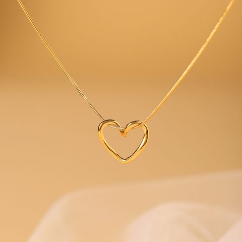 Elegant Einfacher Stil Herzform Rostfreier Stahl Aushöhlen 18 Karat Vergoldet Halskette Mit Anhänger