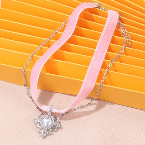 Lady Heart Shape Alloy Women's Pendant Necklace