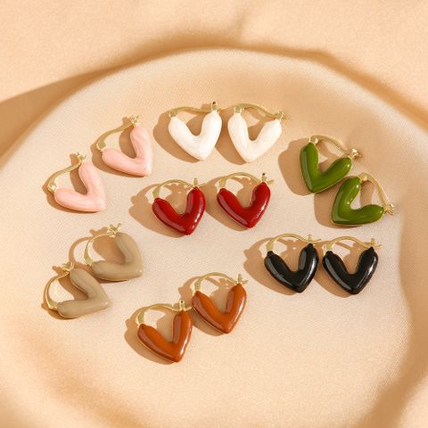 1 Pair Elegant Retro Heart Shape Enamel Plating Copper Resin 18K Gold Plated Earrings