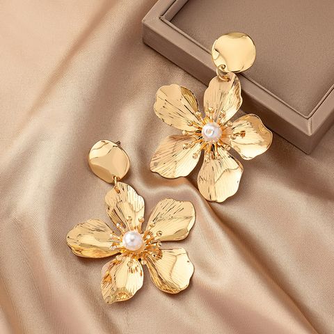 1 Pair Retro Simple Style Flower Plating Inlay Iron Pearl Drop Earrings