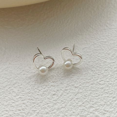 1 Pair Simple Style Heart Shape Inlay Sterling Silver Pearl Ear Studs
