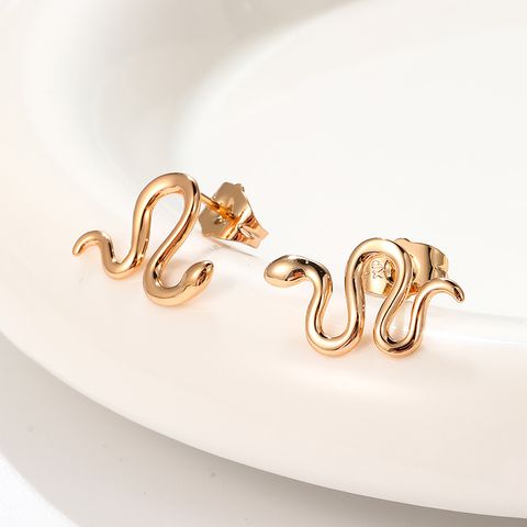1 Pair Xuping Simple Style Commute Snake Asymmetrical Irregular Copper Alloy 18k Gold Plated Ear Studs