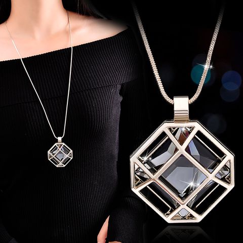 Elegante Rombo Aleación Cobre Embutido Diamantes De Imitación Mujeres Cadena De Suéter Collar Largo