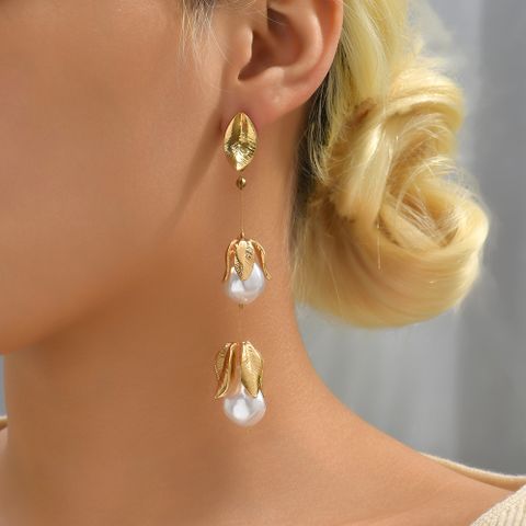 1 Pair Elegant Vintage Style Luxurious Leaves Flower Plating Inlay Zinc Alloy Artificial Pearls Resin Drop Earrings