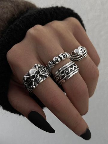 Gothic Retro Heart Shape Skull Gold Plated Alloy Wholesale Rings