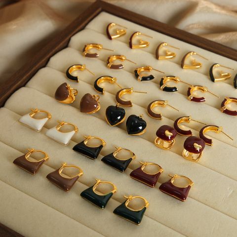 1 Paar Lässig Einfacher Stil Pendeln Tasche Quadrat Herzform Emaille Überzug Titan Stahl 18 Karat Vergoldet Ohrringe