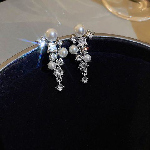 1 Pair Fashion Leaf Alloy Inlay Rhinestones Pearl Women's Drop Earrings