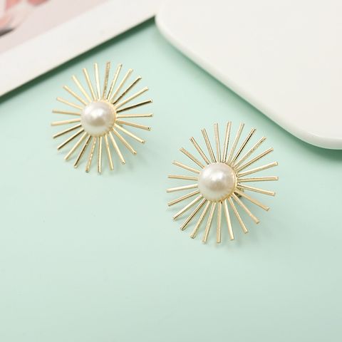 1 Pair Lady Geometric Alloy Plating Metal Artificial Pearls Women's Earrings