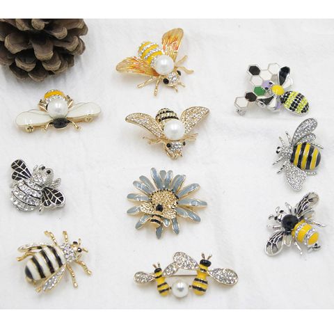 Retro Flower Bee Imitation Pearl Alloy Enamel Rhinestones Women's Brooches