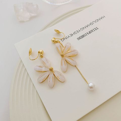 Fashion Sweet Flower Alloy Plating Artificial Pearls Women's Ear Clips Earrings