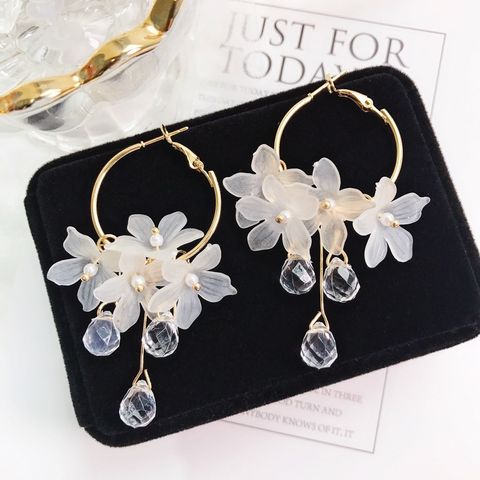 1 Pair Simple Style Flower Shell Inlay Crystal Women's Earrings