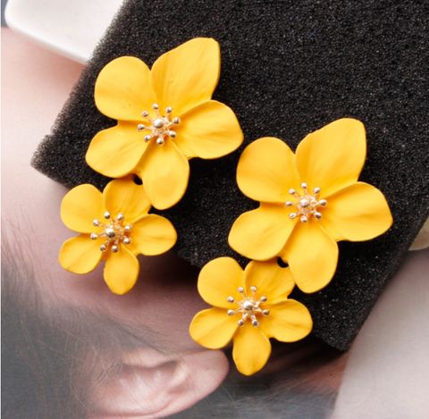 1 Pair Retro Flower Alloy Women's Drop Earrings