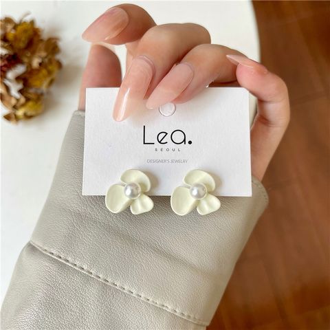 Wholesale Jewelry 1 Pair Elegant Flower Alloy Artificial Pearls Earrings
