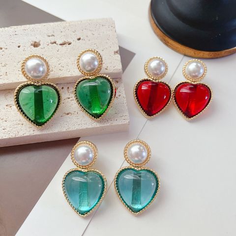 1 Pair Retro Heart Shape Alloy Resin Inlay Artificial Pearls Women's Ear Studs