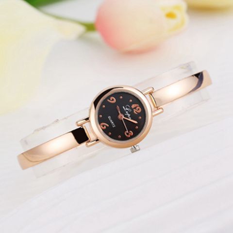 Simple Style Letter Folding Buckle Quartz Women's Watches