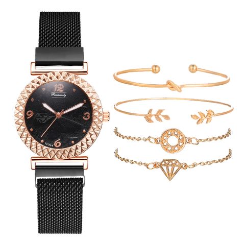 Simple Style Round Quartz Women's Watches