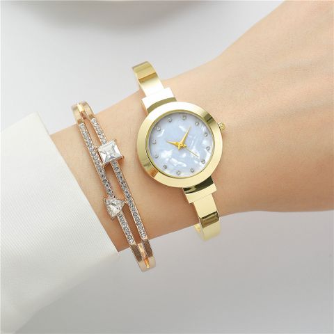 Elegant Simple Style Round Horseshoe Buckle Quartz Women's Watches