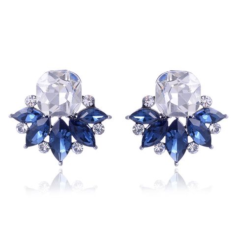 Elegant Shiny Round Arylic Alloy Rhinestone Scallop Women's Ear Studs