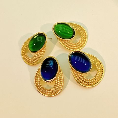 Vintage Style Oval Alloy Inlay Glass Bead Women's Ear Studs