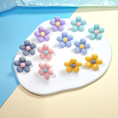 Sweet Flower Resin Women's Ear Studs