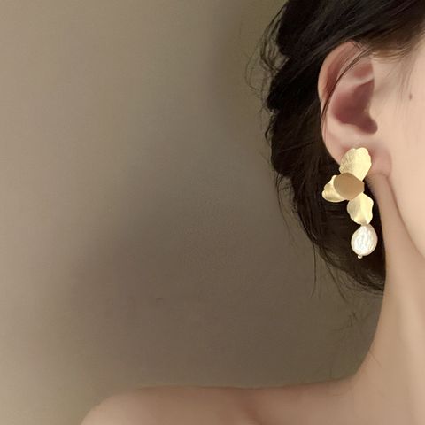 1 Pair Elegant Petal Plating Inlay Alloy Artificial Pearls Drop Earrings
