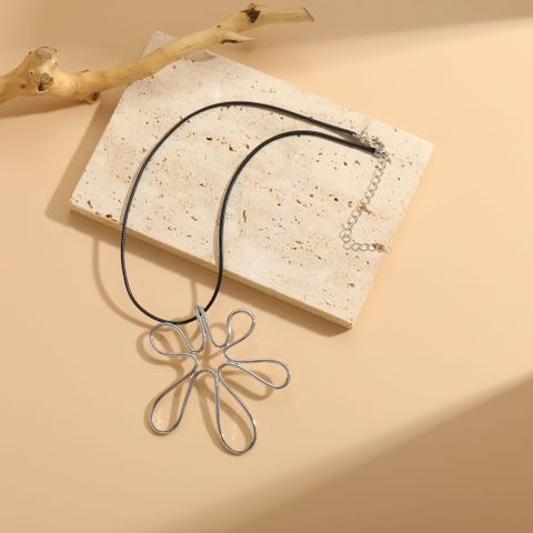 Vintage Style Flower Ccb Alloy Wax Rope Irregular Women's Necklace