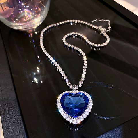 Elegant Luxuriös Herzform Legierung Inlay Strasssteine Frau Halskette Mit Anhänger