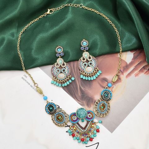 Ethnischer Stil Oval Perlen Legierung Türkis Inlay Strasssteine Frau Ohrringe Halskette