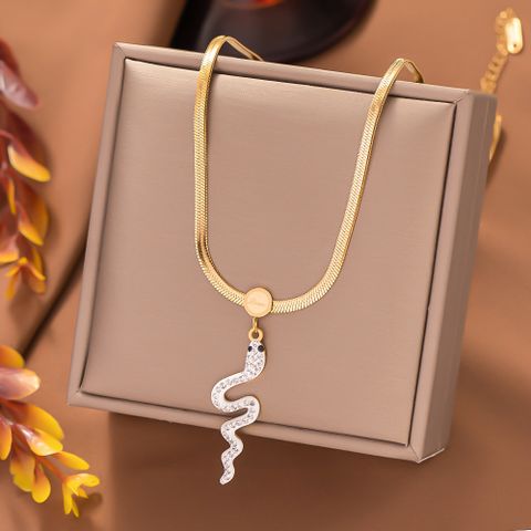 304 Stainless Steel 18K Gold Plated Elegant Simple Style Plating Inlay Geometric Snake Acrylic Artificial Rhinestones Pendant Necklace